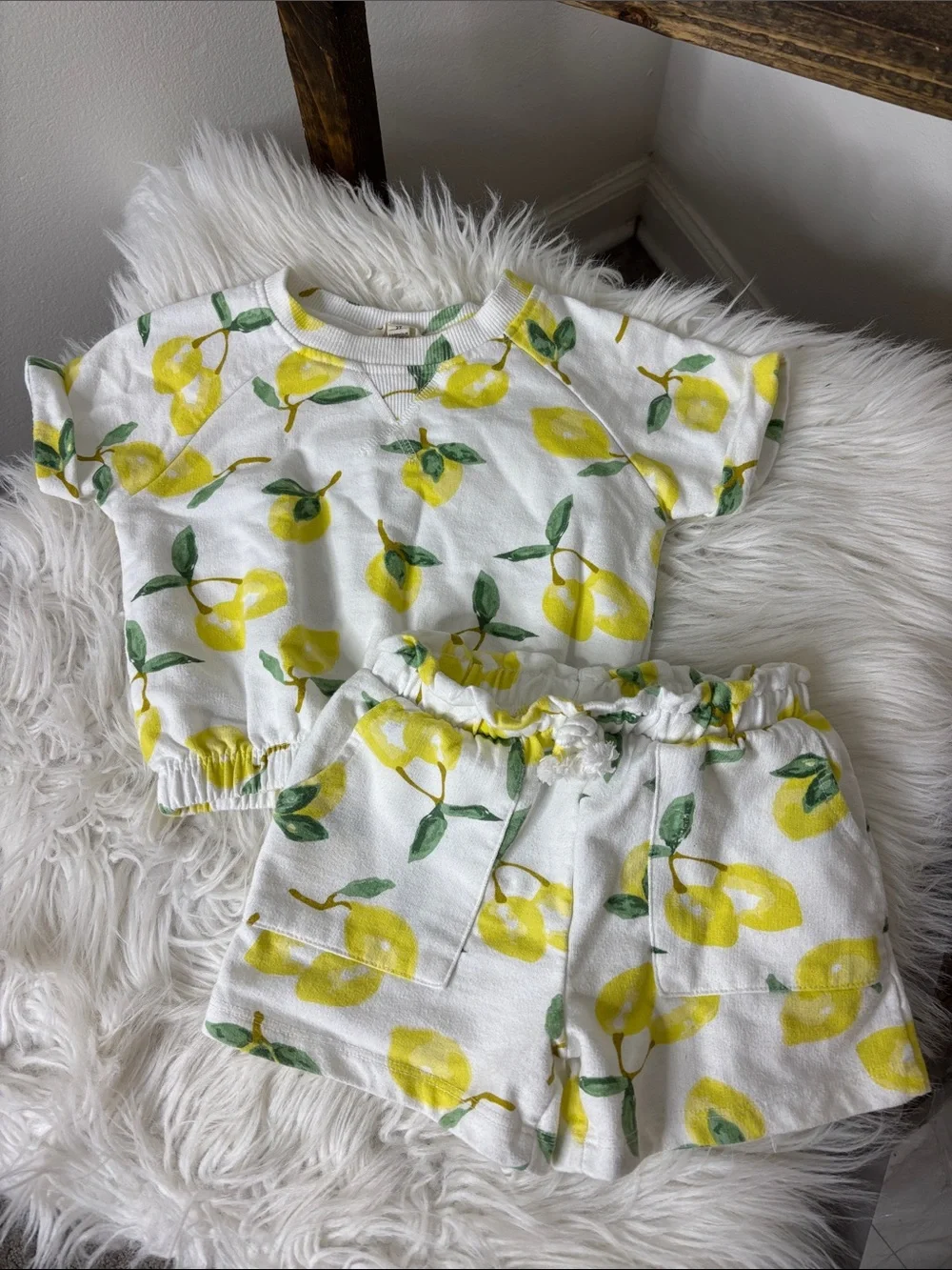 Jessica Simpson White and Yellow Lemon Print Kids  Set Size 2T